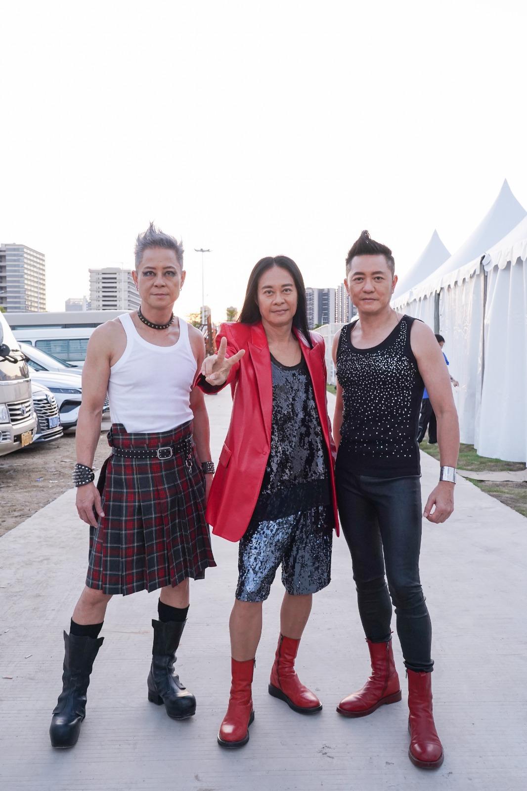 草蜢3子席上分享最難忘戶外演出。