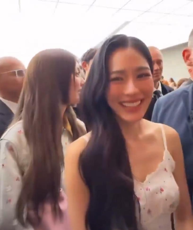 獲jisoo回覆的Lingling,一樣心花怒放。