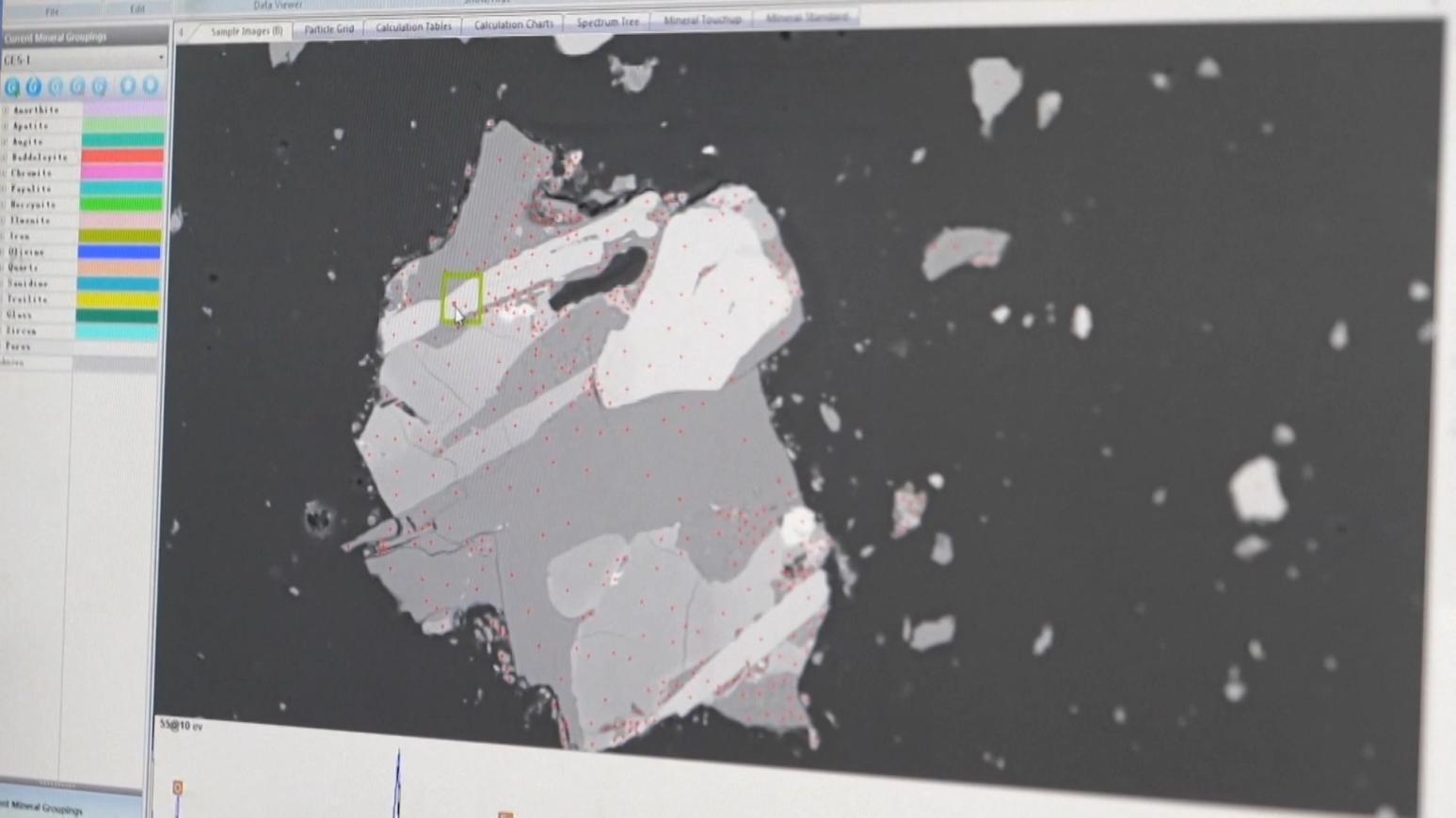 內地最新科學發現,月球背面月幔比正面更「冷」。(《央視新聞》)