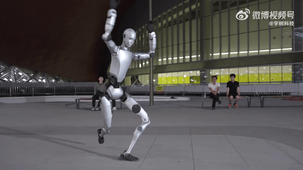 H2機械人全身自由度大幅提升至31個,可流暢地跳芭蕾舞。(宇樹科技微博)