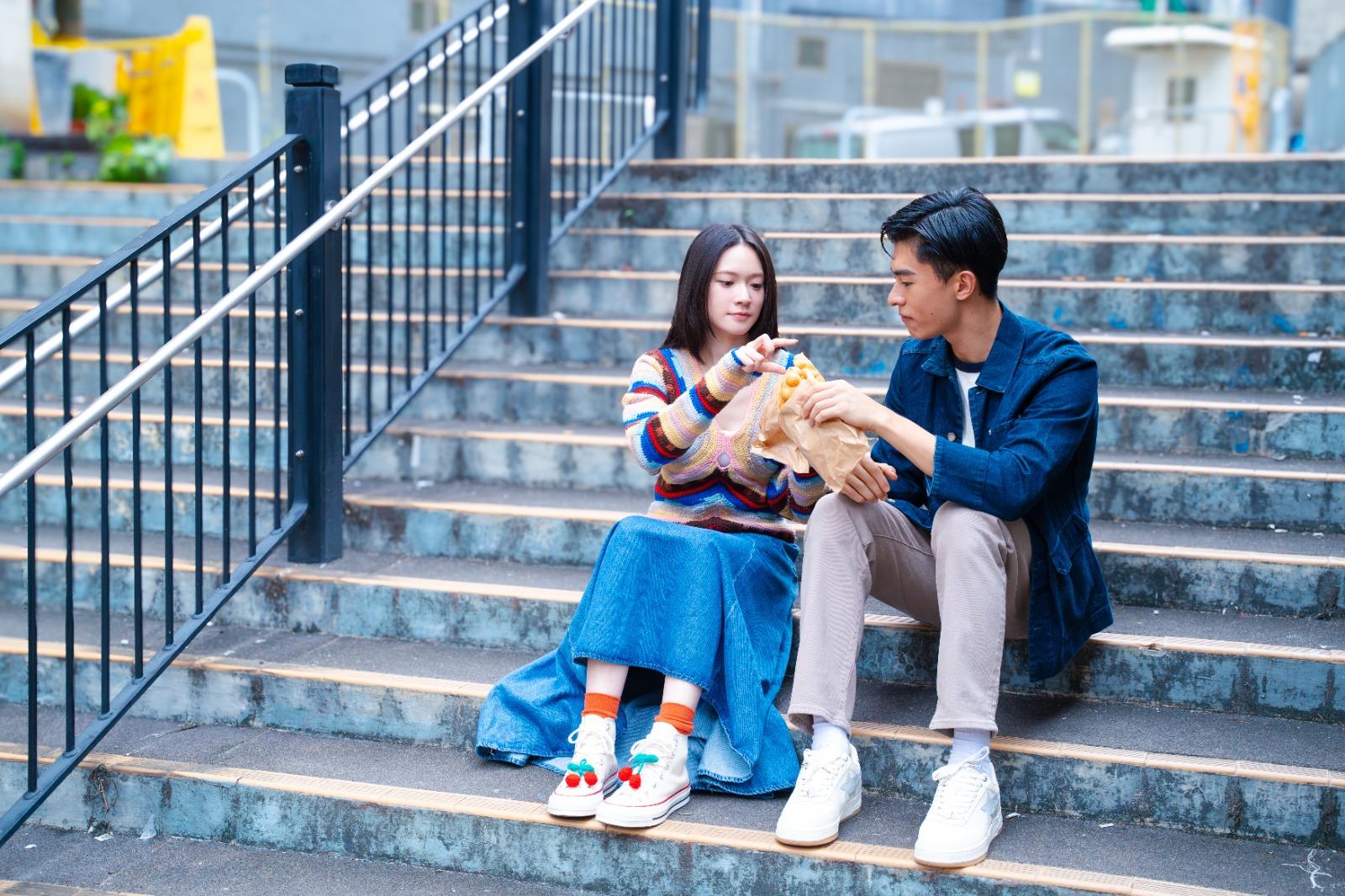 雲浩影早前為全新作品《我們還有幾多時間》拍攝MV。