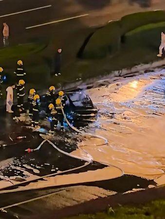 小米汽車起火後,司機未能及時逃出。(網上圖片)