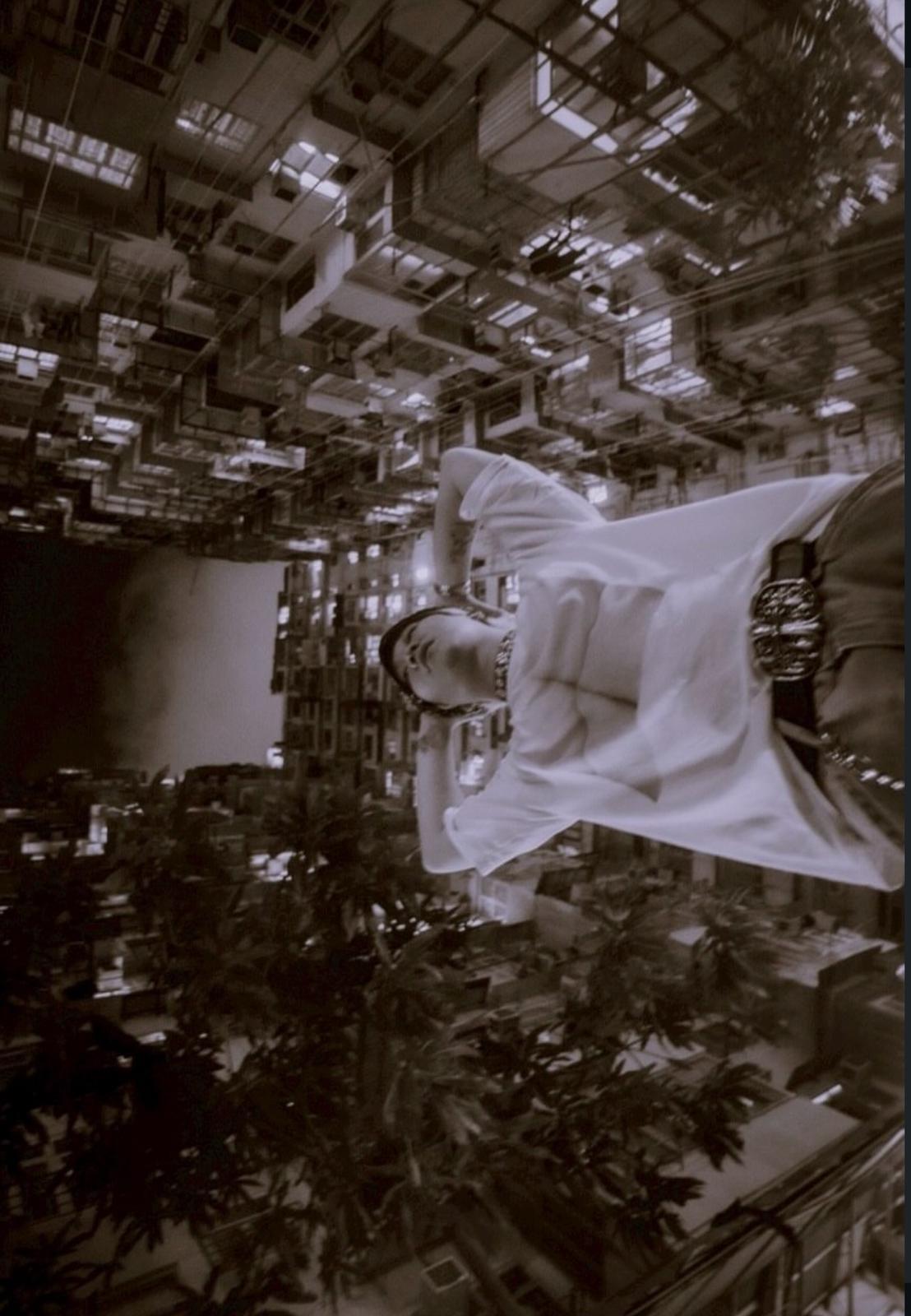 SEKAI NO OWARI主音Fukase在鰂魚涌怪獸大廈打卡。