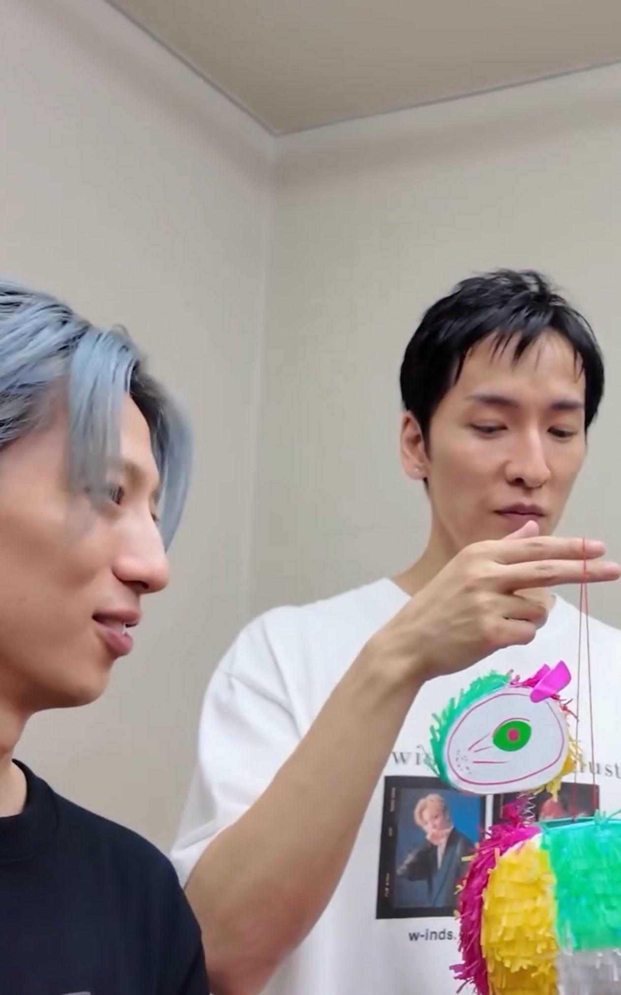 千葉涼平、橘慶太拿起燈籠愛不釋手,更大讚可愛。