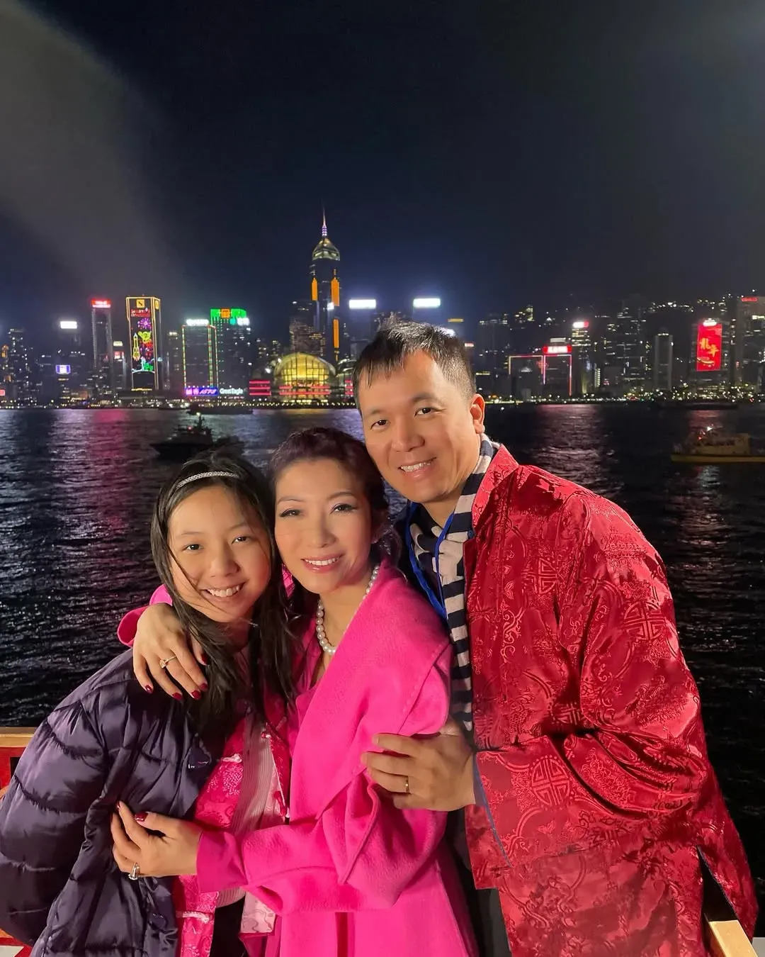 朱凱婷一家三口非常溫馨。