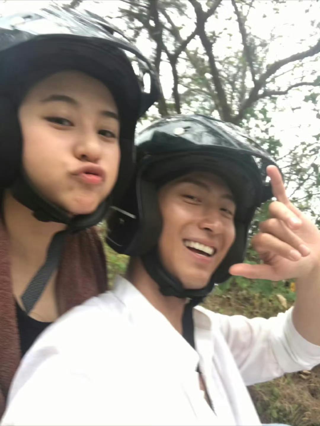 有傳何家為保護家族資產,曾要求竇驍婚後收入五五分帳。