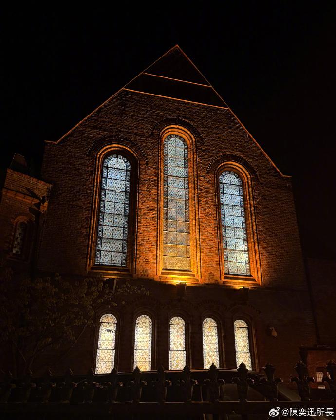 AIR Studios由Beatles監製George Martin所成立,前身是一座教堂。