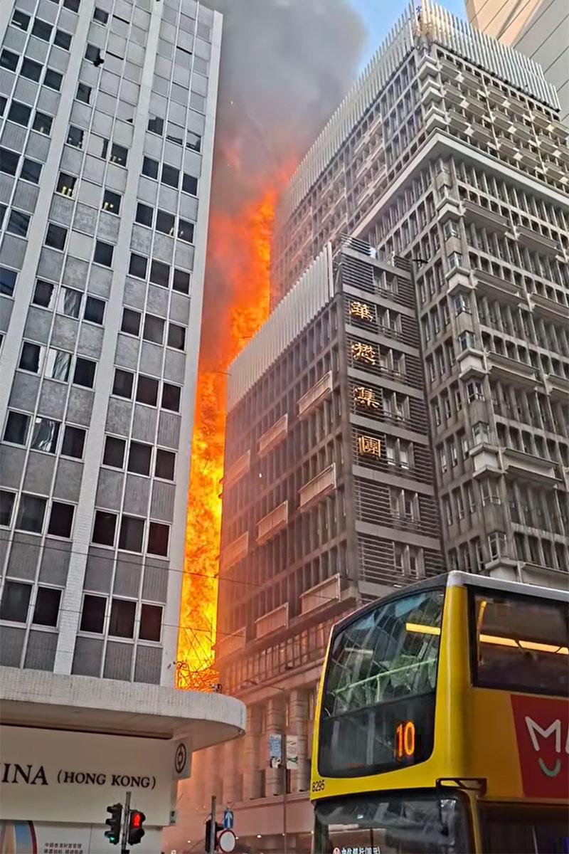 華懋大廈周六發生三級火。(網民Leo Lee@FB群組「香港交通及突發事故報料區」)