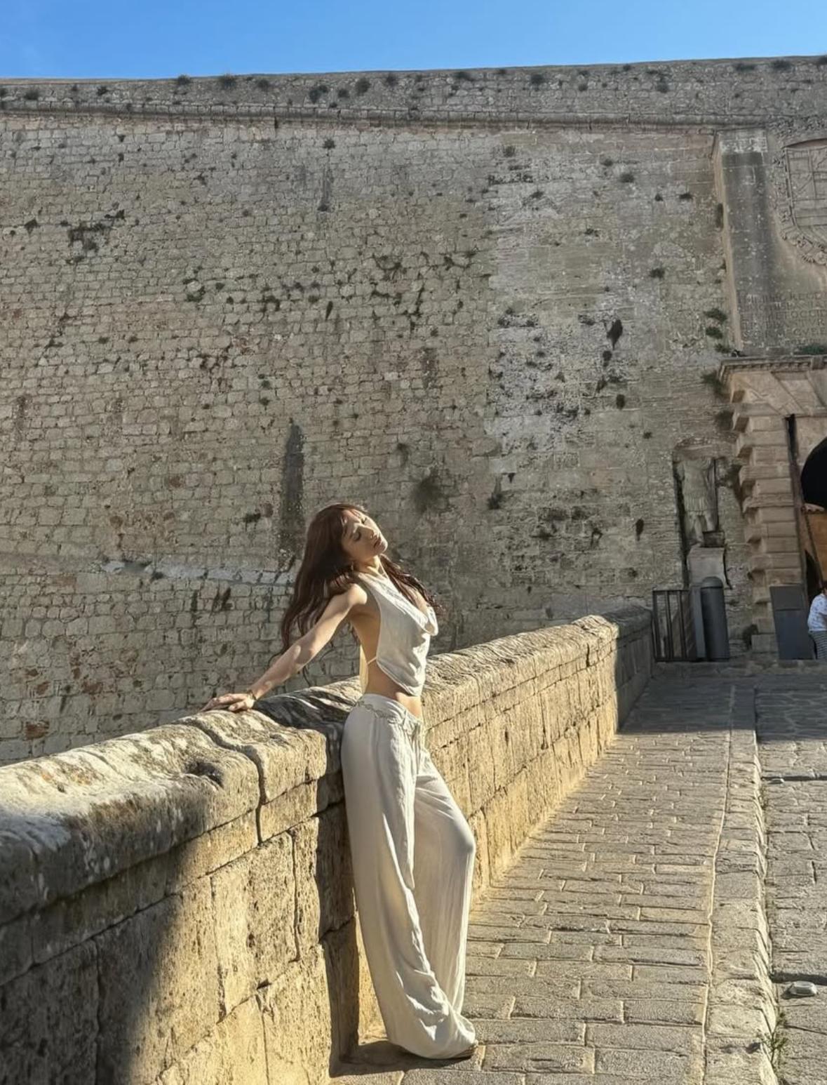 陳靜大曬西班牙旅行靚相。