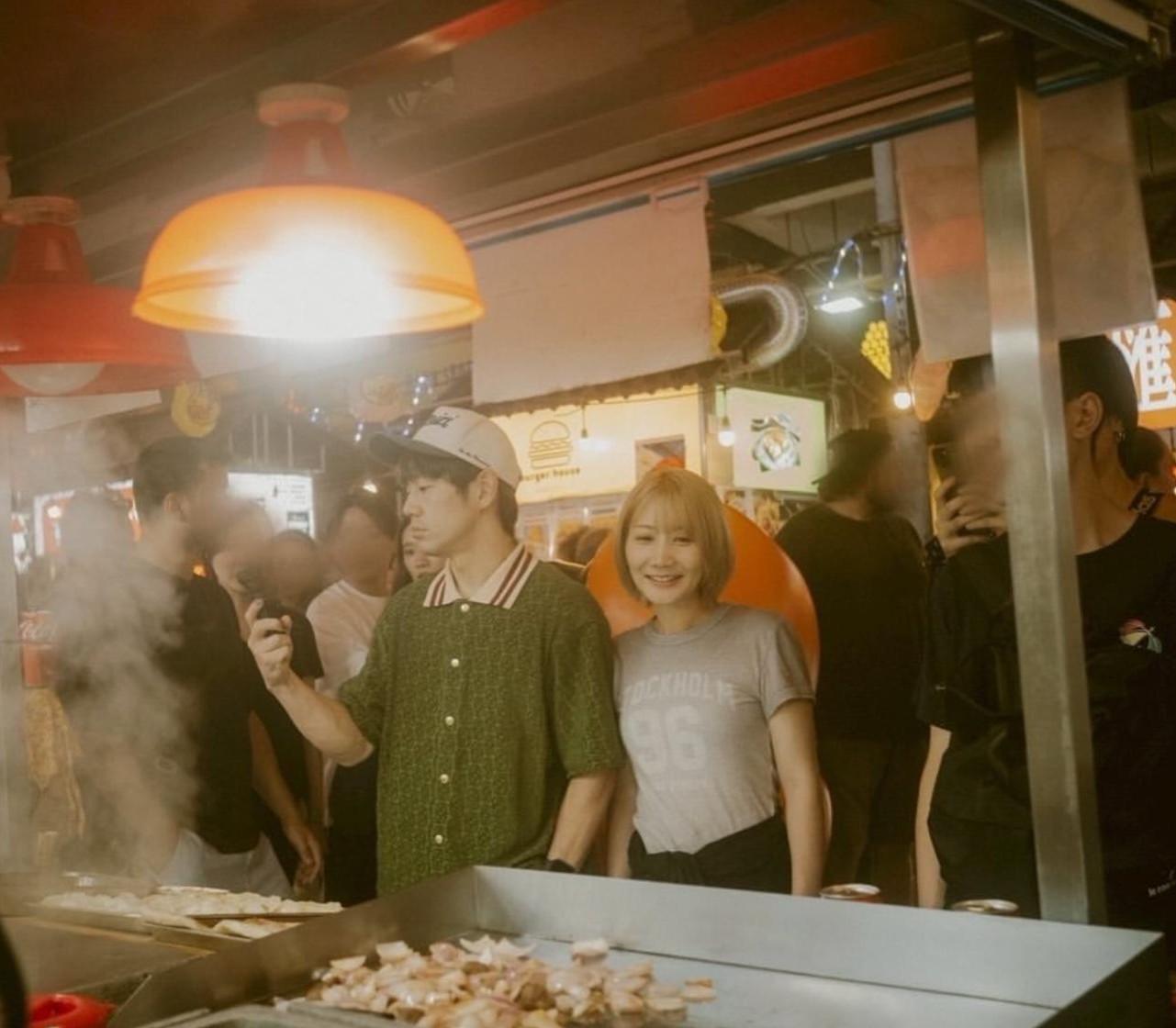 Nakajin與Saori現身廟街夜市。