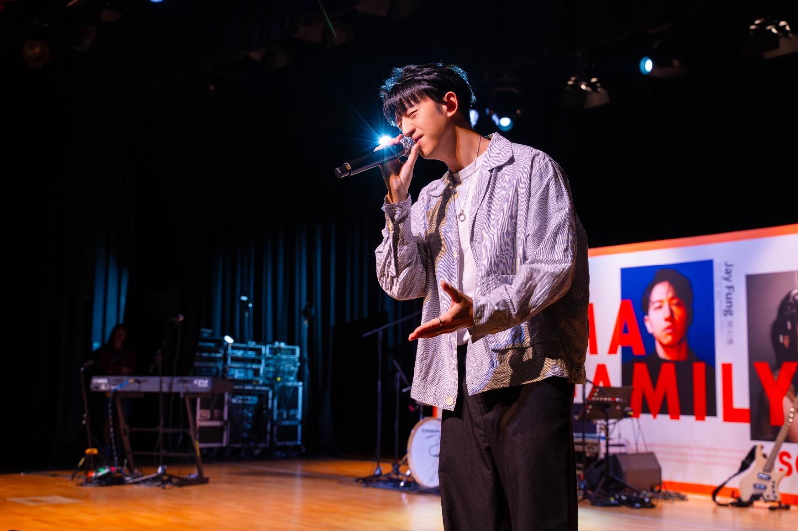 Jay席上唱出多首好歌。