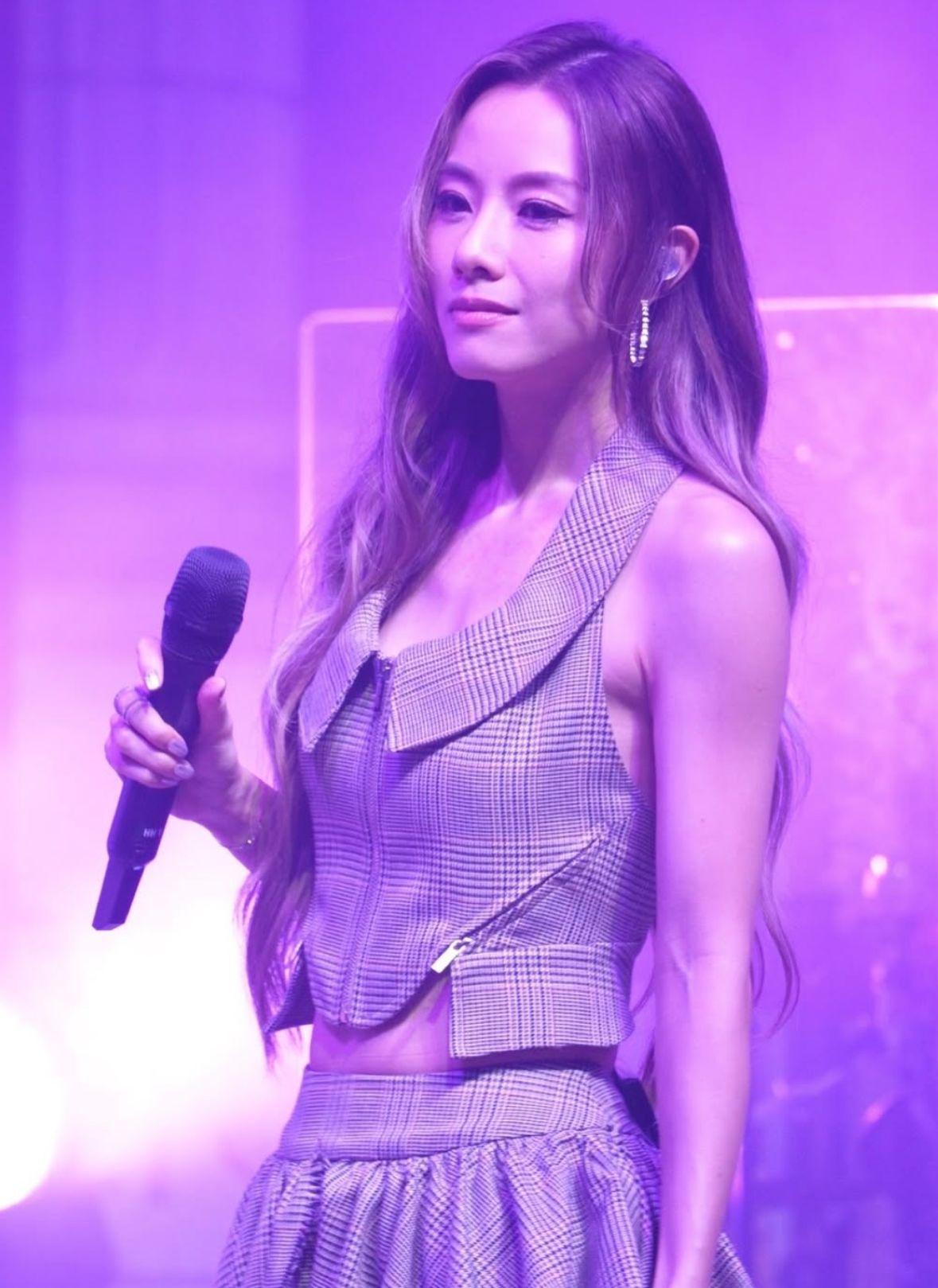 Stephy獲新加坡的音樂節活動邀請登台唱歌。