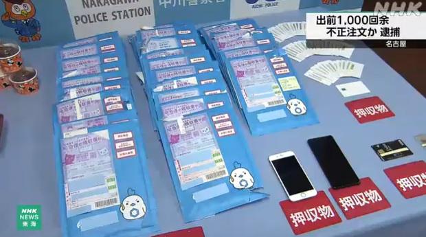 警方展示疑犯作案用的手機、電話卡等。(互聯網)