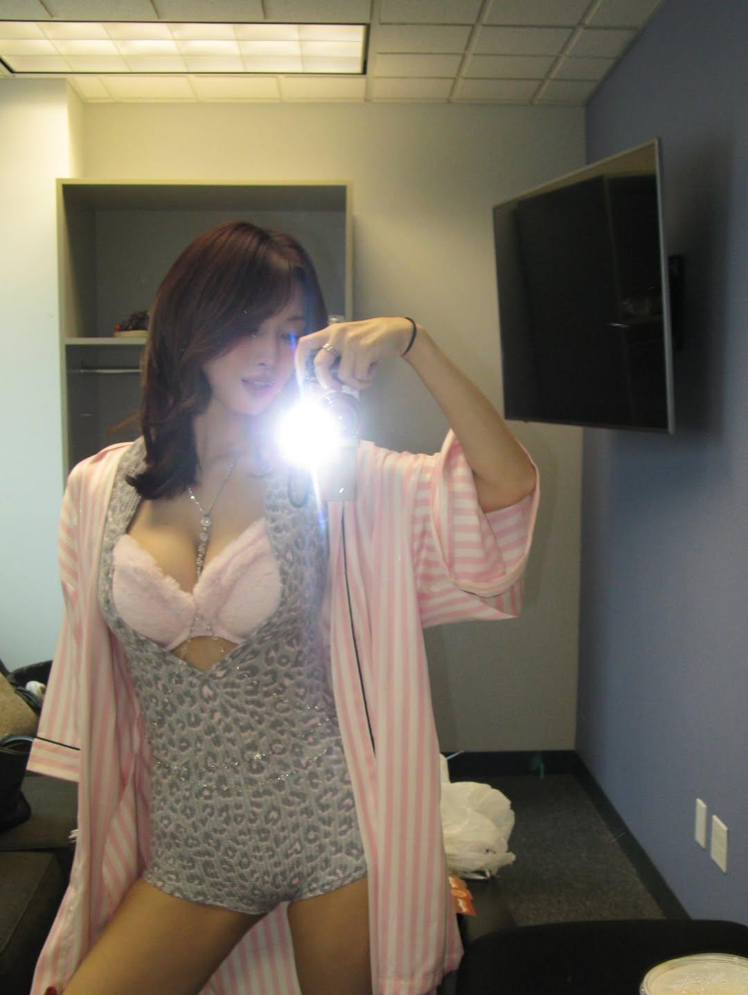 Momo平井桃@TWICE驚艷亮相Victorias Secret時裝大騷,並在IG上載相片