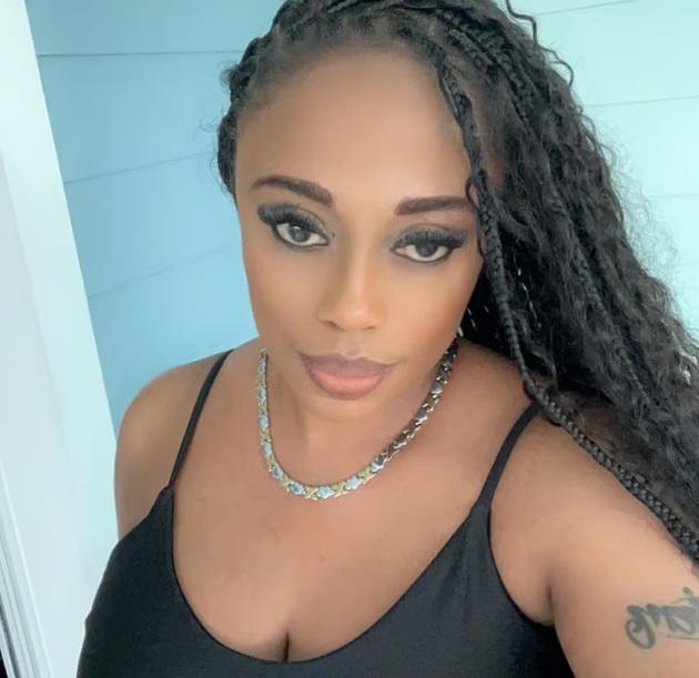 巴特勒拍片分享,希望網民多加注意酒店種種收費。(互聯網)