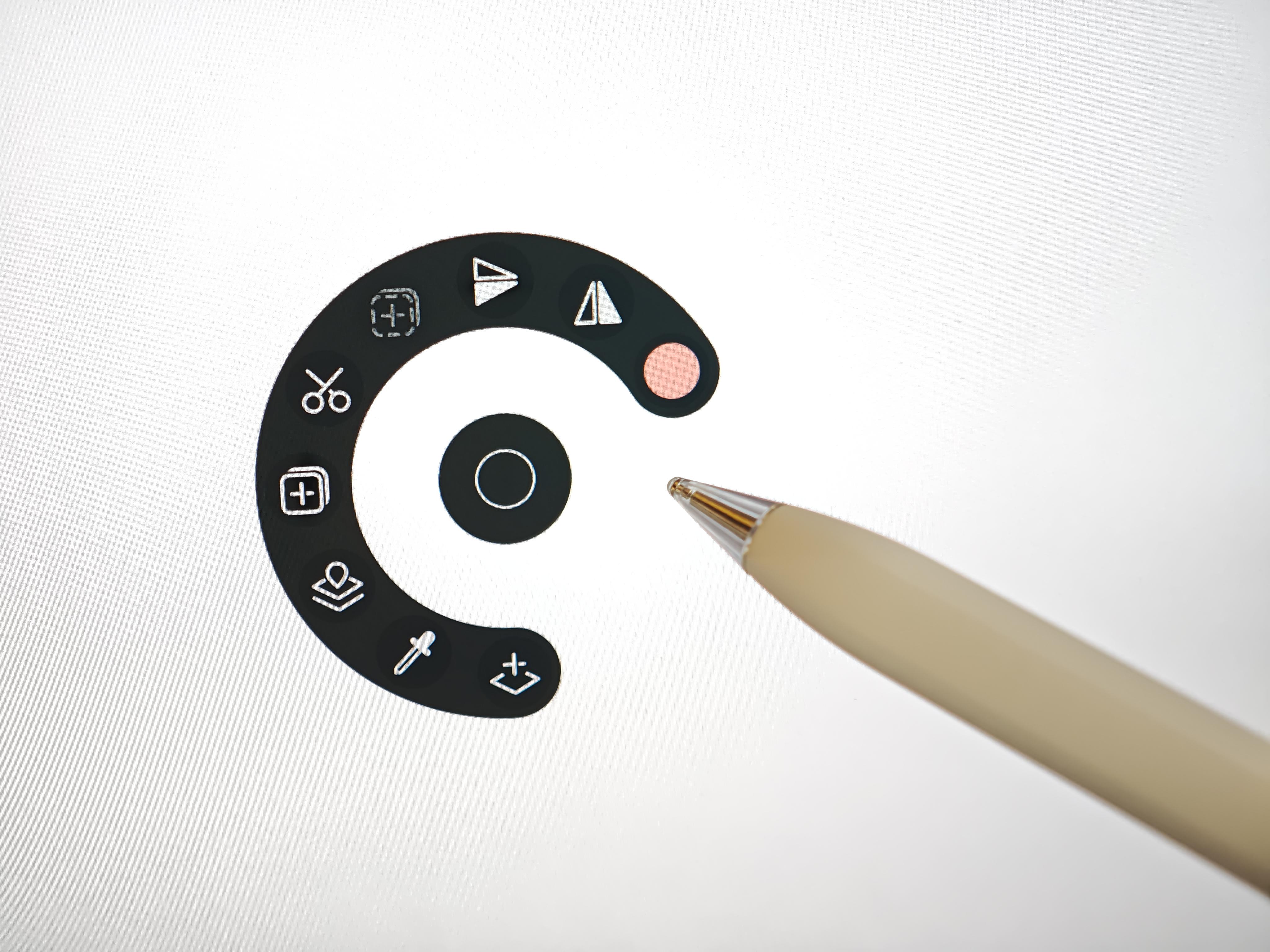 HUAWEI M-Pencil Pro可輕捏筆身喚出功能。