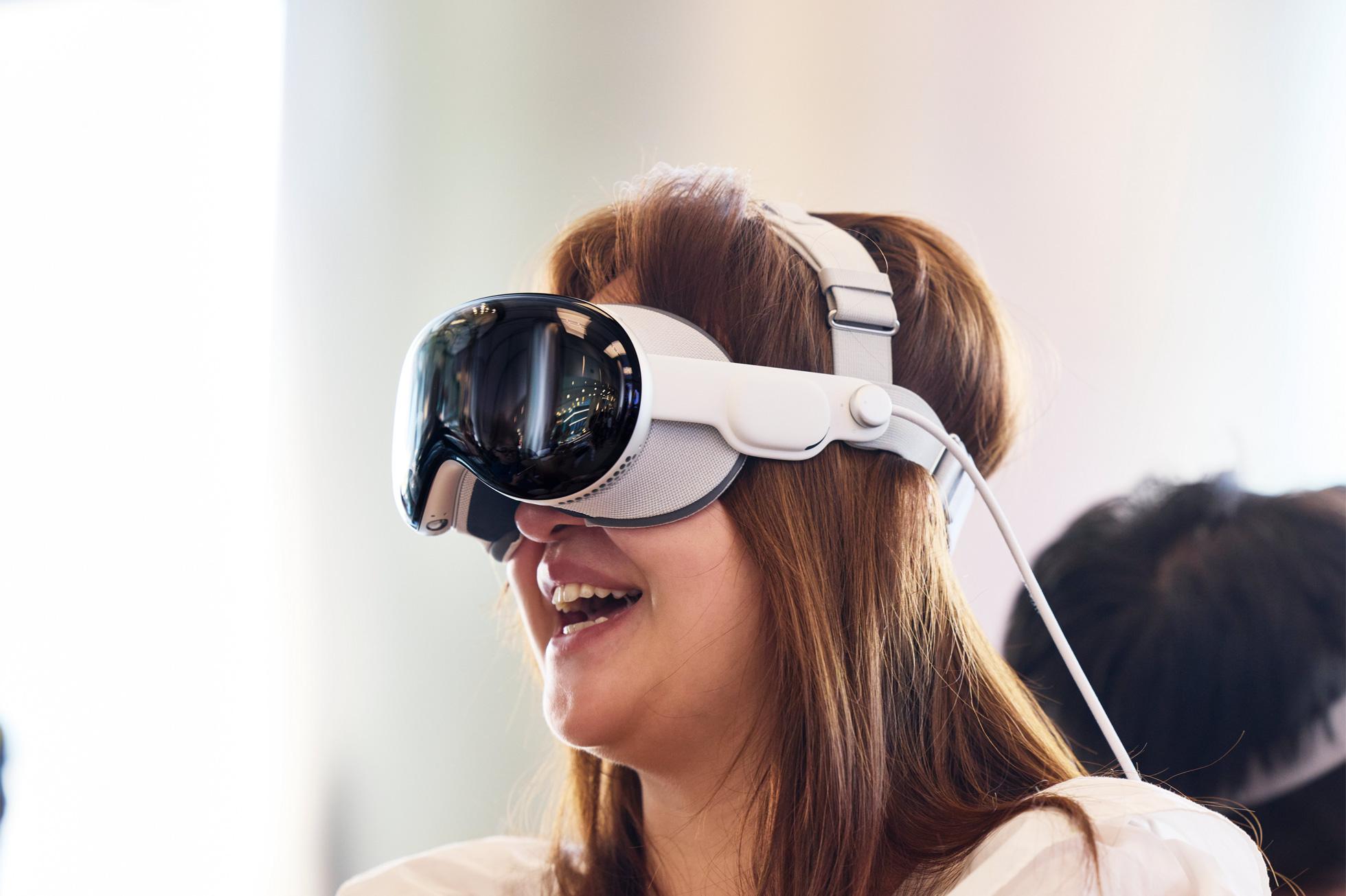 Apple Vision Pro 2頭戴式裝置將有新款。