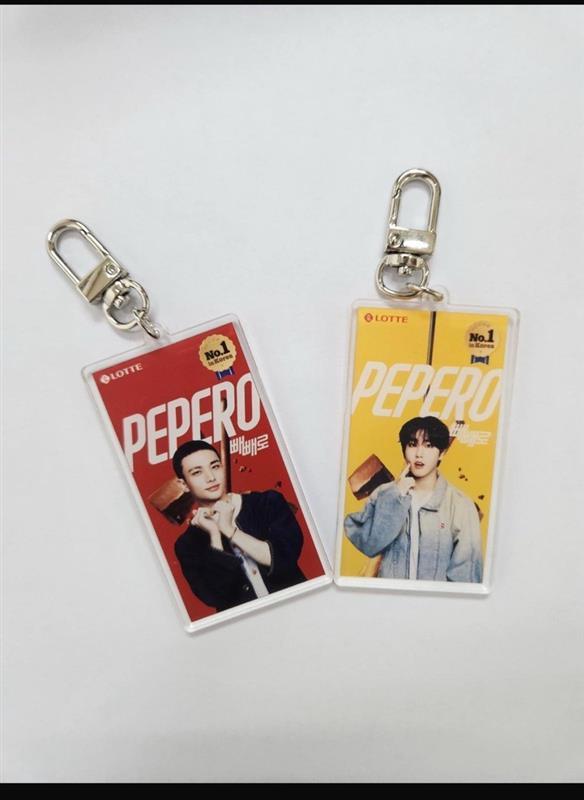 【獨家發售】樂天餅棒8盒裝 杏仁朱古力味 + 朱古力原味 + Stray Kids 個人照匙扣一個 (隨機發貨) $218/件