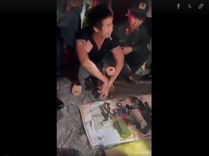 黎思東在住處被捕,警方要求他說明現場檢獲的槍械配件等證物。(互聯網)