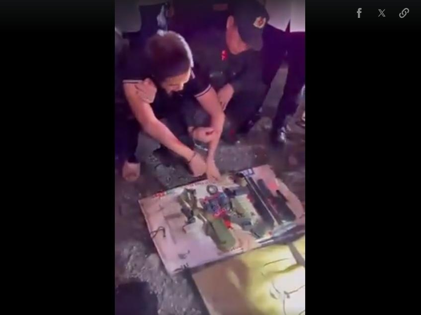 黎思東在住處被捕,警方要求他說明現場檢獲的槍械配件等證物。(互聯網)