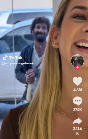 網紅索拉諾當日在服裝店內自拍,意外拍到街上的隆多尼奧,因而幫到家屬尋人。(互聯網)