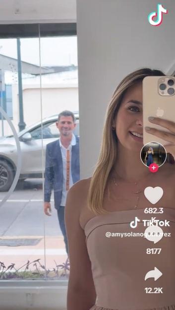 兩人重演偶遇一幕。(互聯網)