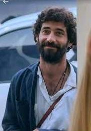 網紅索拉諾當日在服裝店內自拍,意外拍到失蹤2年的隆多尼奧。(互聯網)