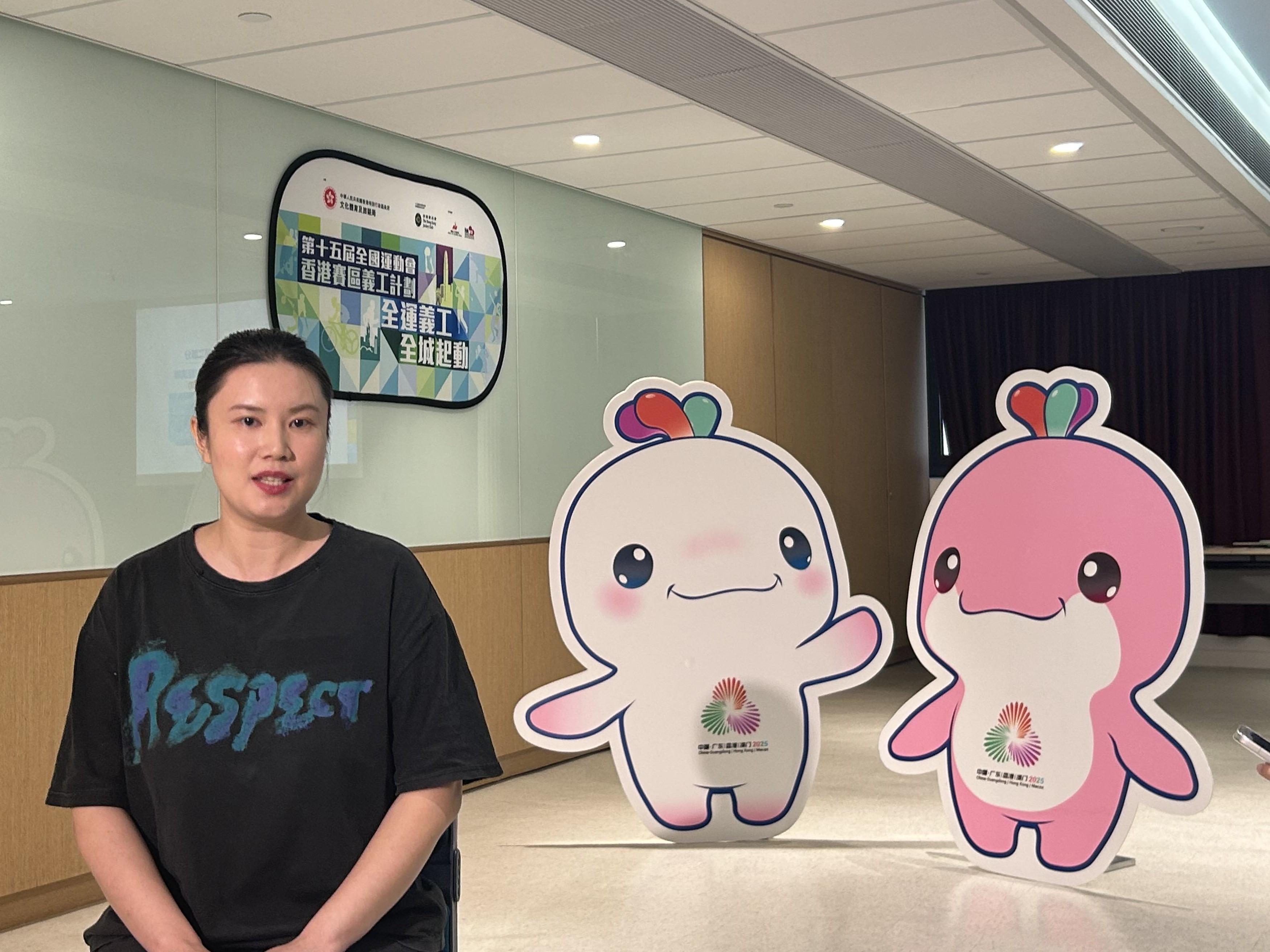 全運會|獲選為十五運會和殘特奧會香港賽區禮儀助理的温俊芹說,參與十五運會的機會非常難得,十分珍惜。(港台圖片)