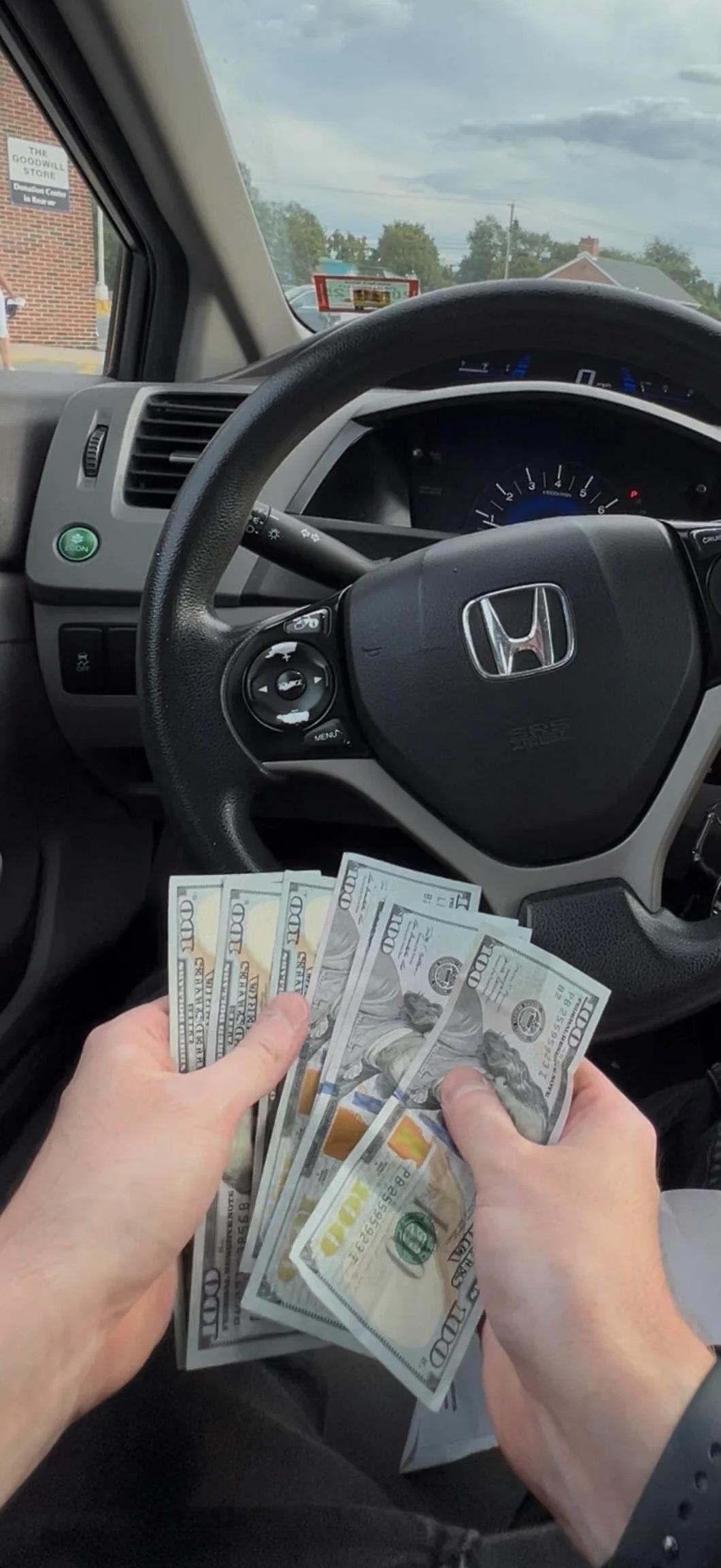 男子剛好缺錢,幸運得到這筆意外之財。(互聯網)