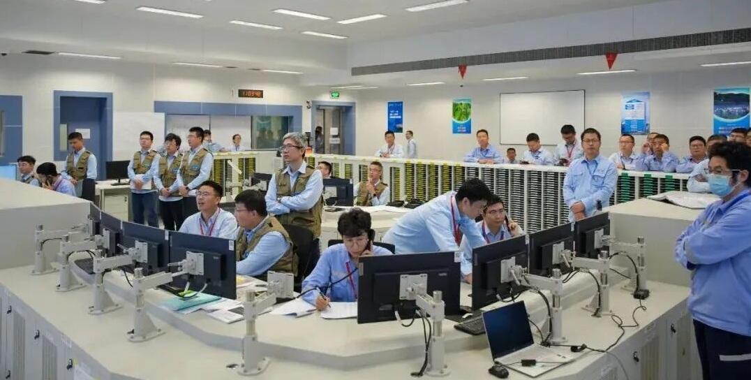 設於中國海南的全球首個陸上商用模組式小型反應堆「玲龍一號」,近日進行冷態性能試驗。(互聯網)