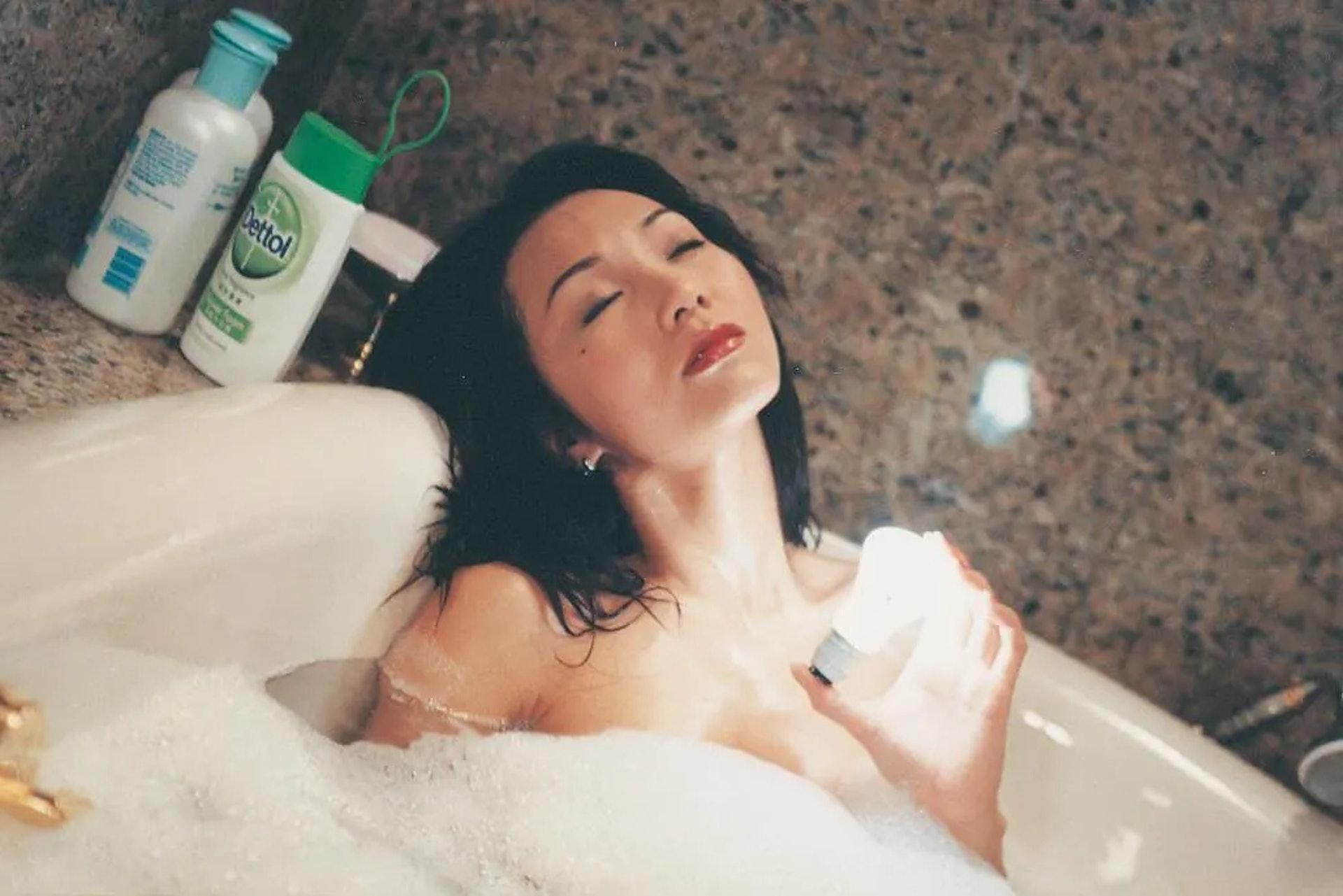 顏仟汶曾以艷星姿態發展。