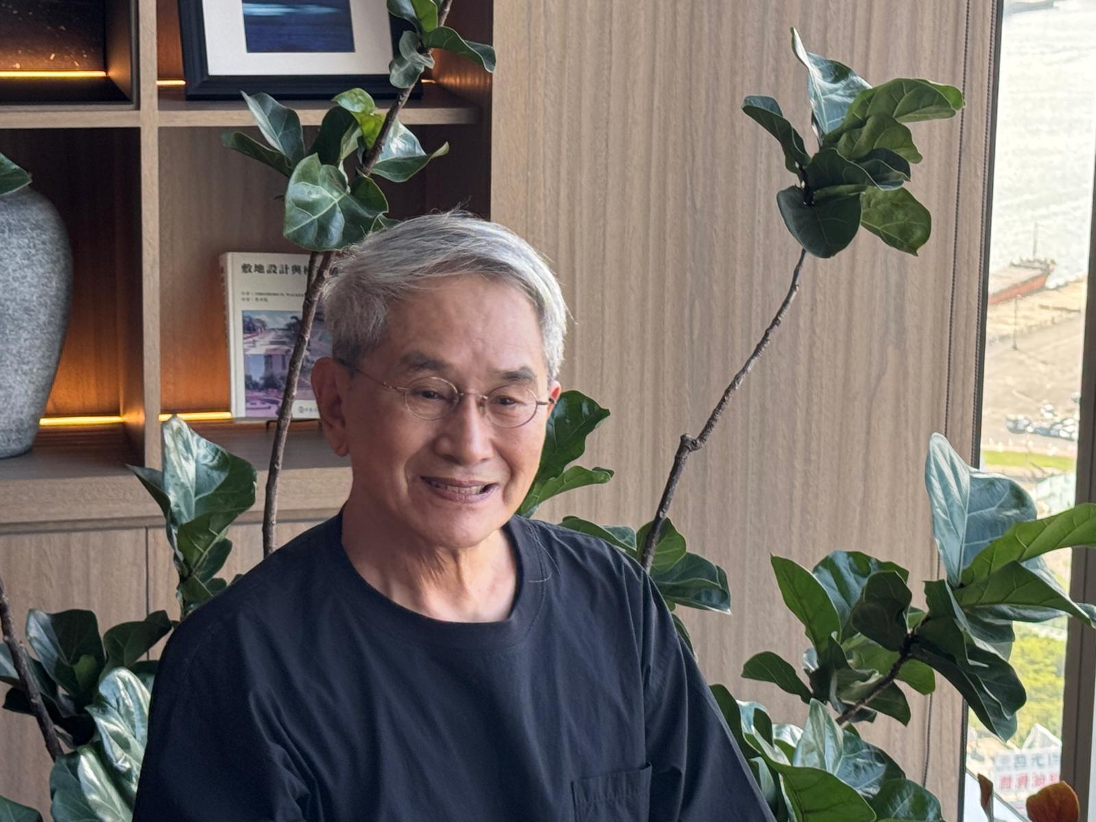 78歲的殿堂級編舞家林懷民,為了FOCASA馬戲團,重江出江湖編導這個劇。