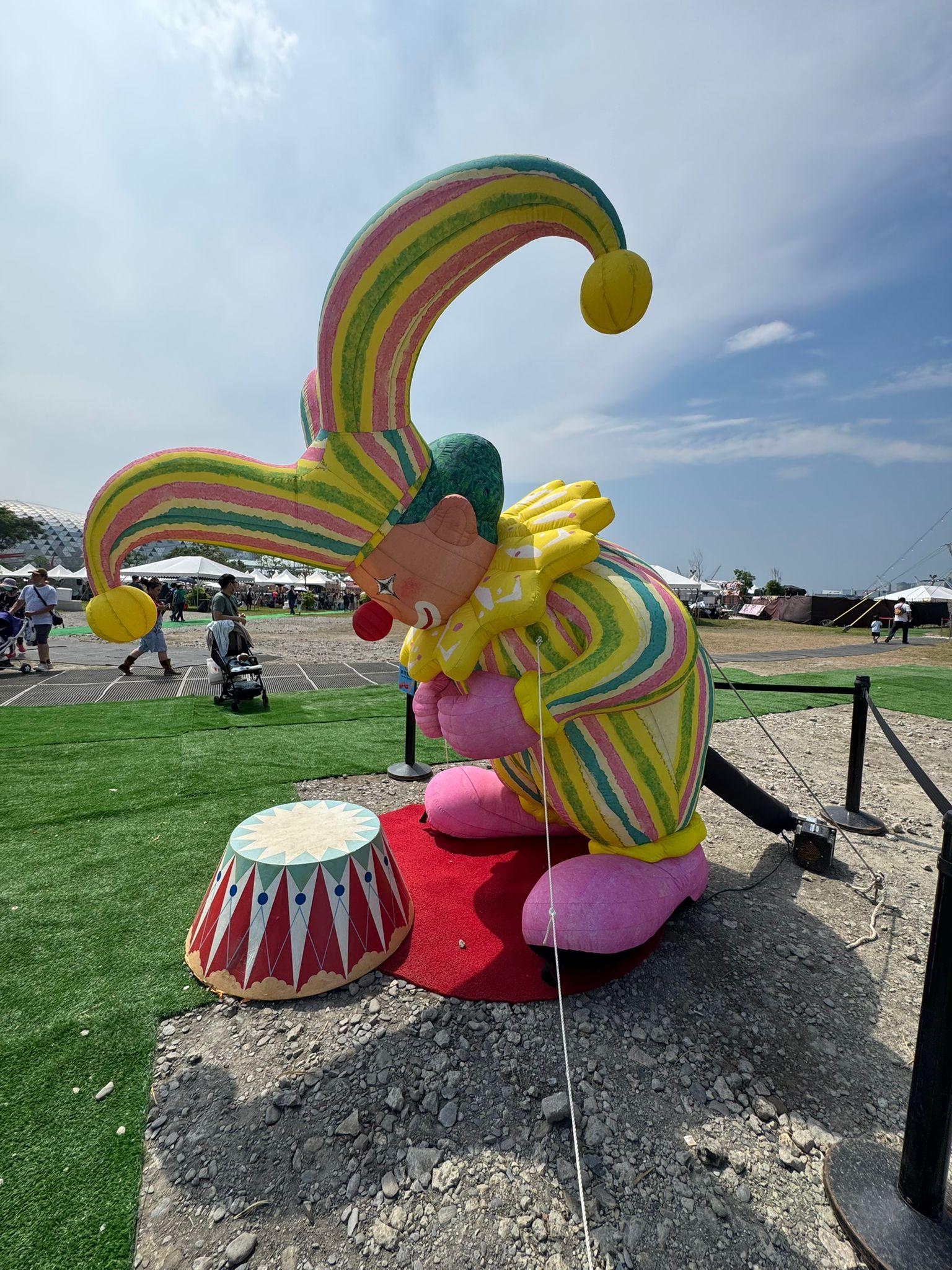 馬戲團把幾米的小丑作為一個打卡位。