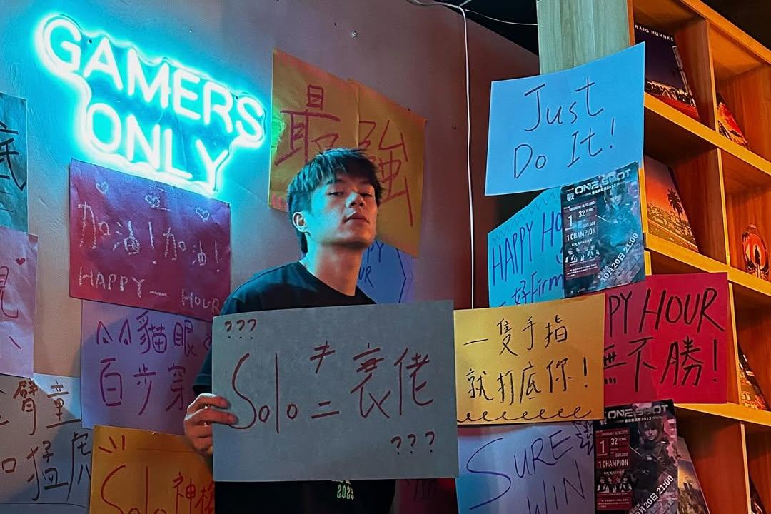 柯煒林自言比《觸電》角色更執著,「每一次跌低,都係靠住呢份執著一步一步打返上去。一步一步,肯踩出嗰一步就可以。」(IG@willallwailam)