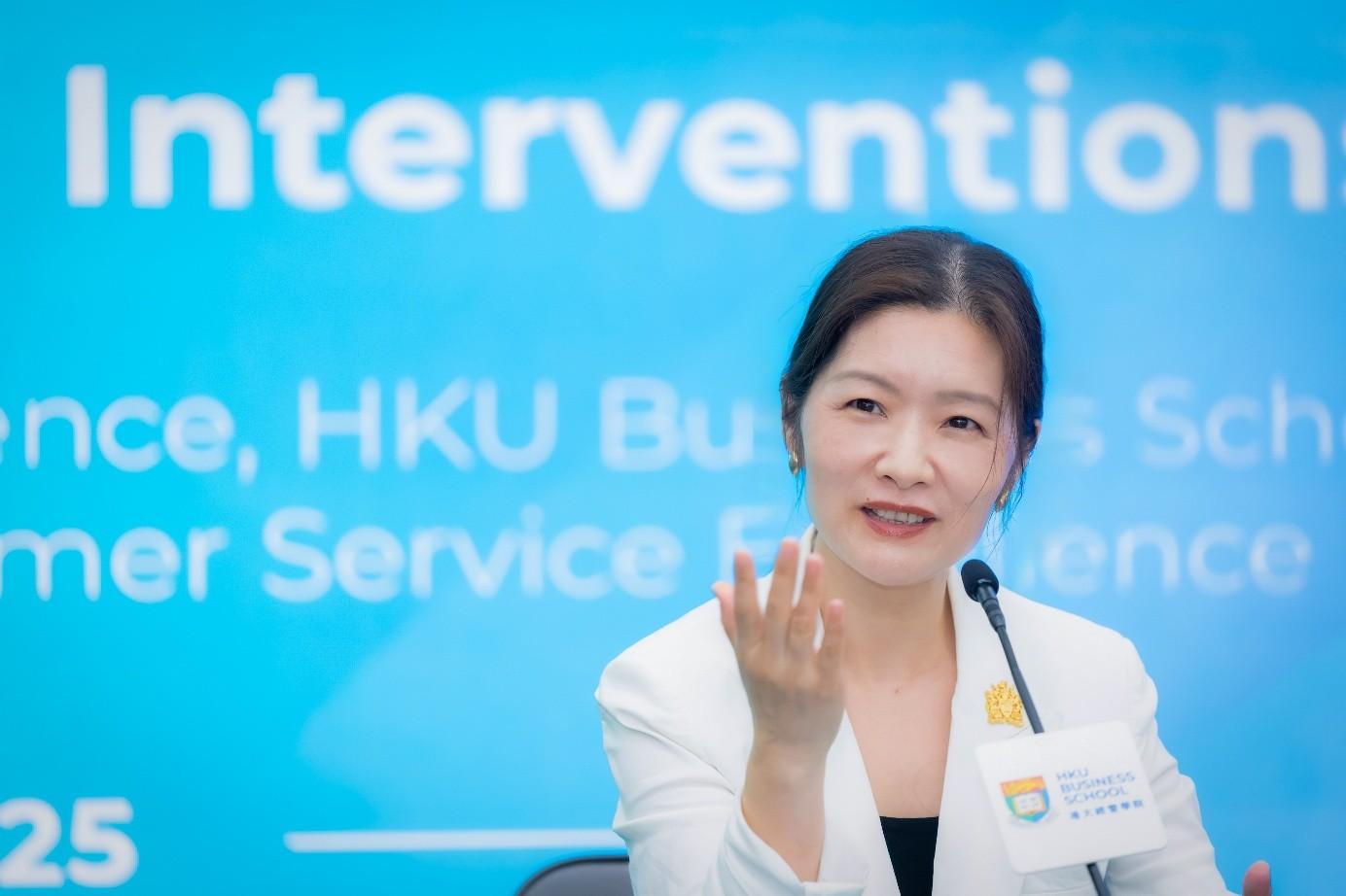 港大經管學院副院長及行為與決策科學研究所總監萬雯教授。