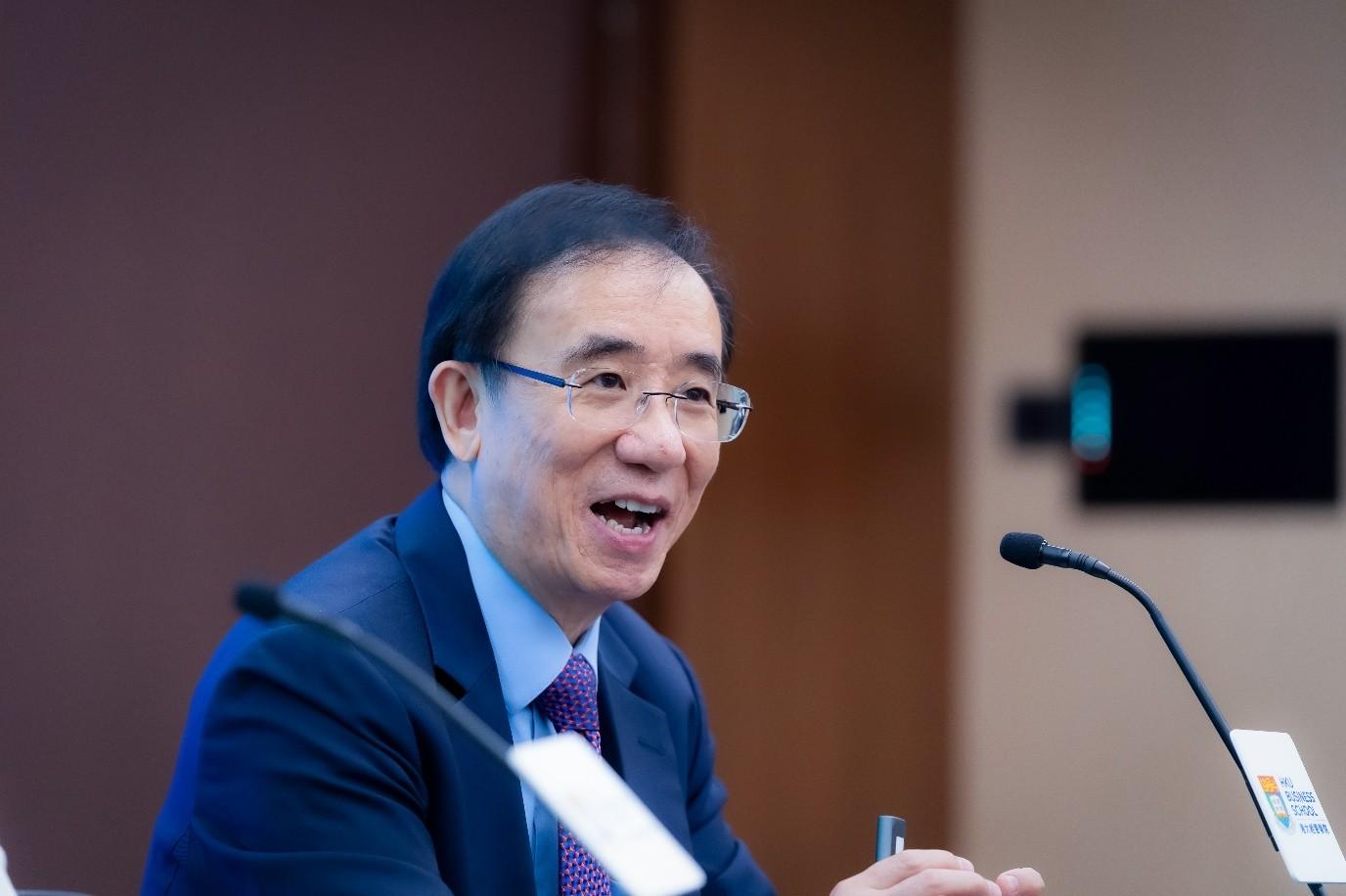 港大經管學院寶光基金教授(市場學)嚴志堅教授分析研究結果及建議策略。