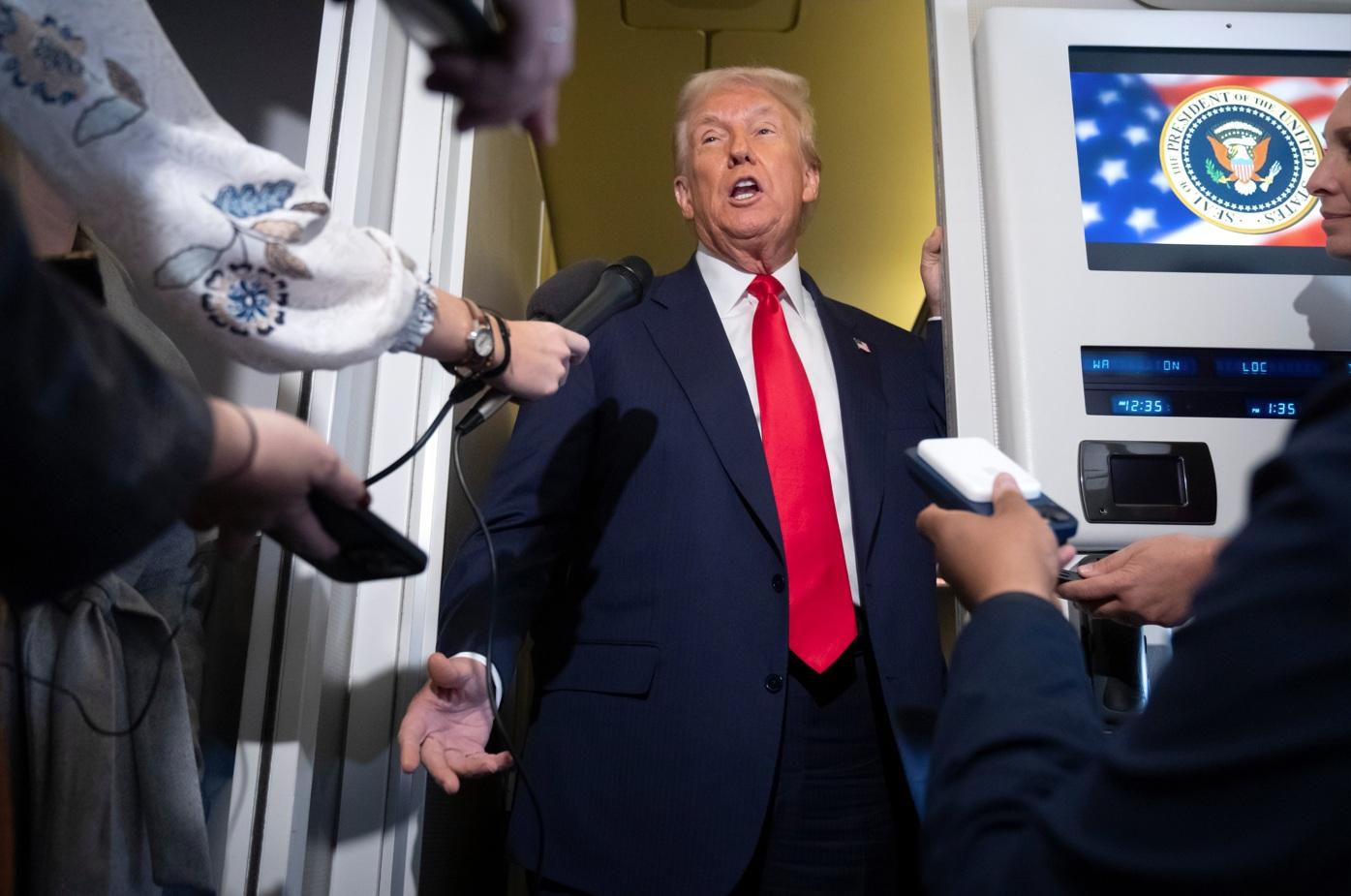 特朗普周四返美途中於空軍一號再談及美國將恢復核試。(美聯社)