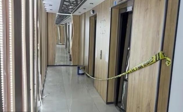 升降機大堂被封鎖。(互聯網)