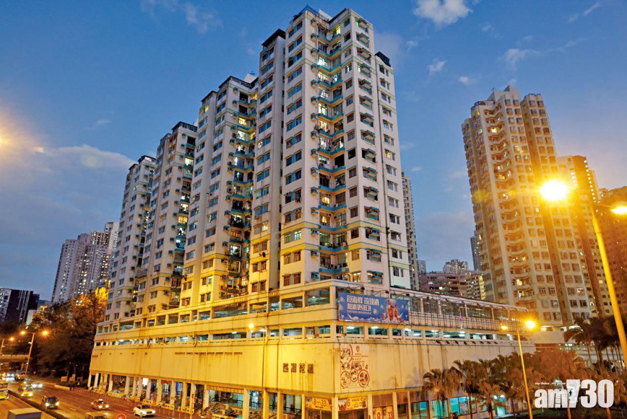 荃灣花園兩房連天台特色戶,獲上車客即睇即還價承接,作價426萬元。(資料圖片)