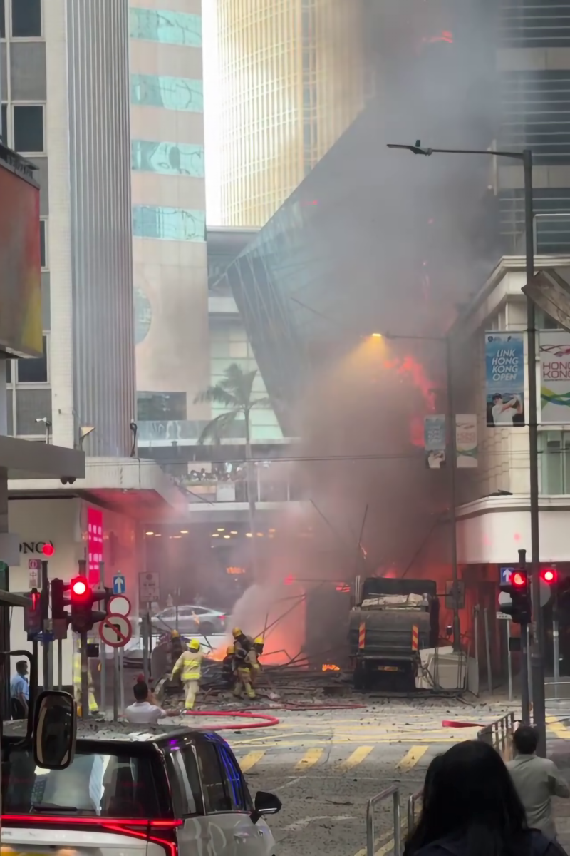 華懋大廈周六發生三級火。(Threads用戶gessicary片段截圖)