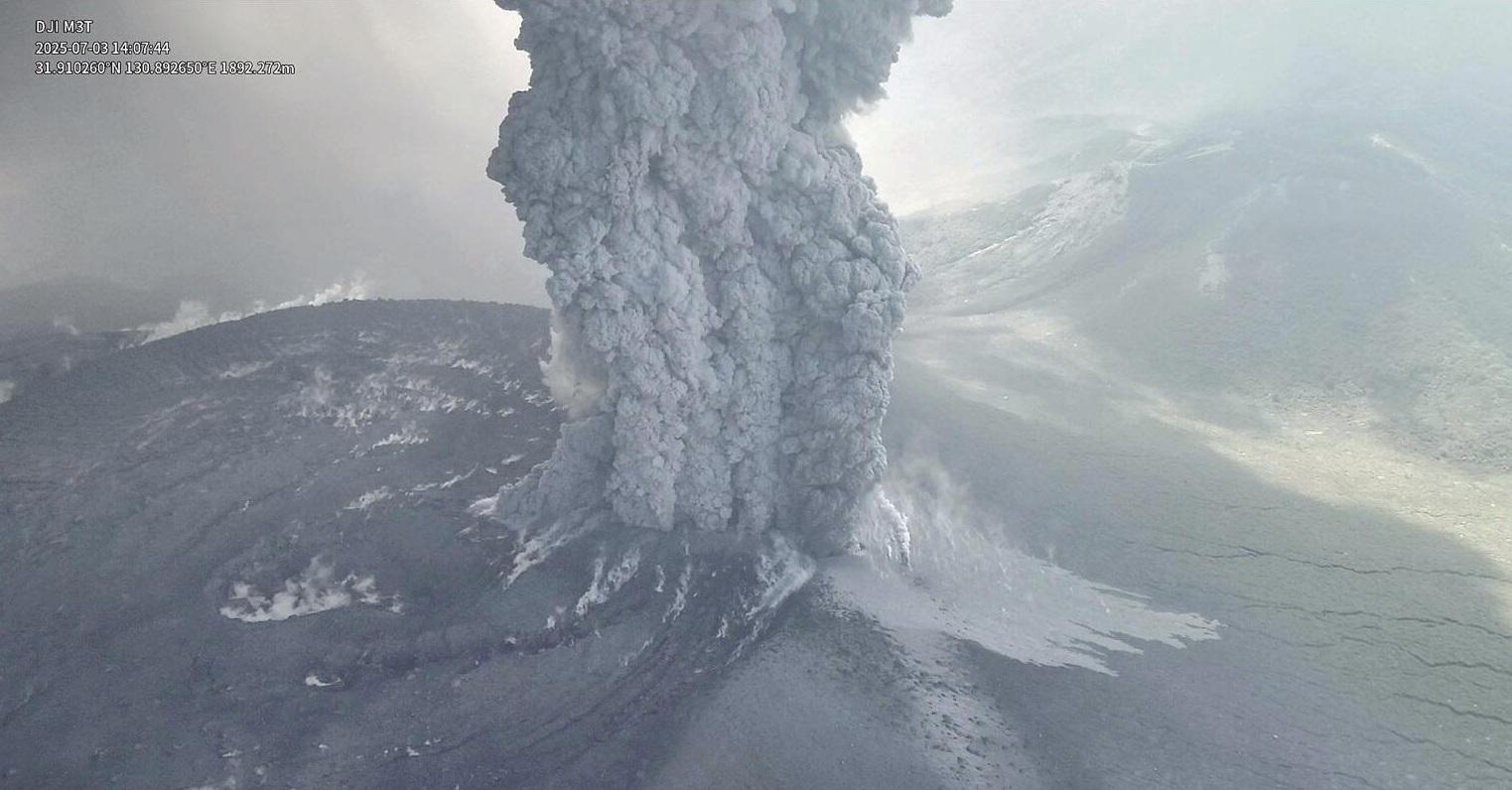 九州霧島新燃岳火山今年7月爆發情況。(互聯網)