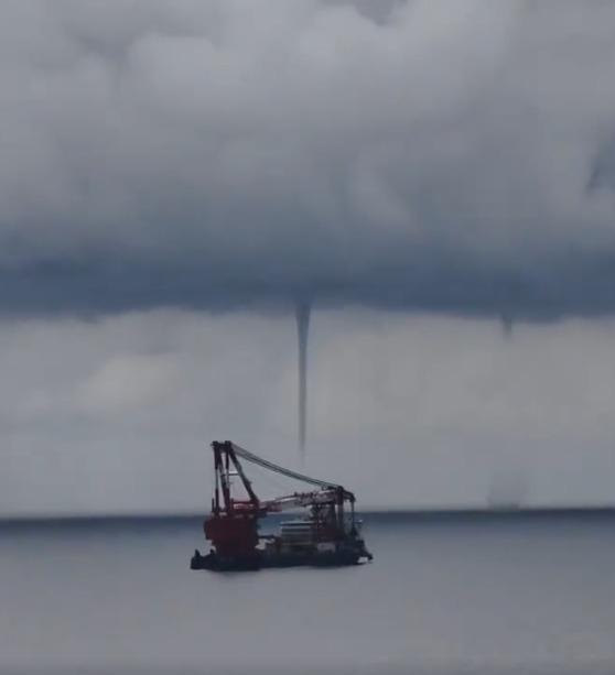 山東現「雙水龍捲」罕見奇景!持續10分鐘