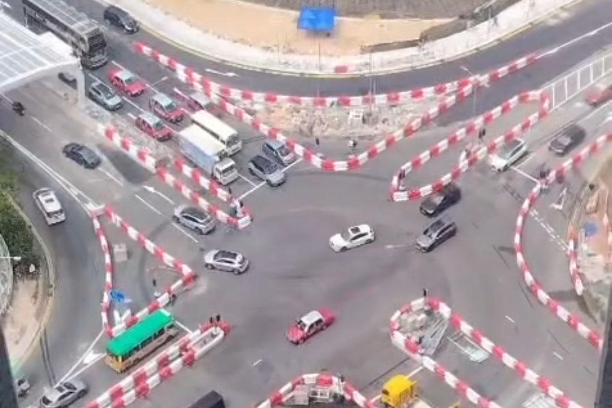 影業路、寶寧路及常寧路交界已改為交通燈十字路口。(網上影片截圖)