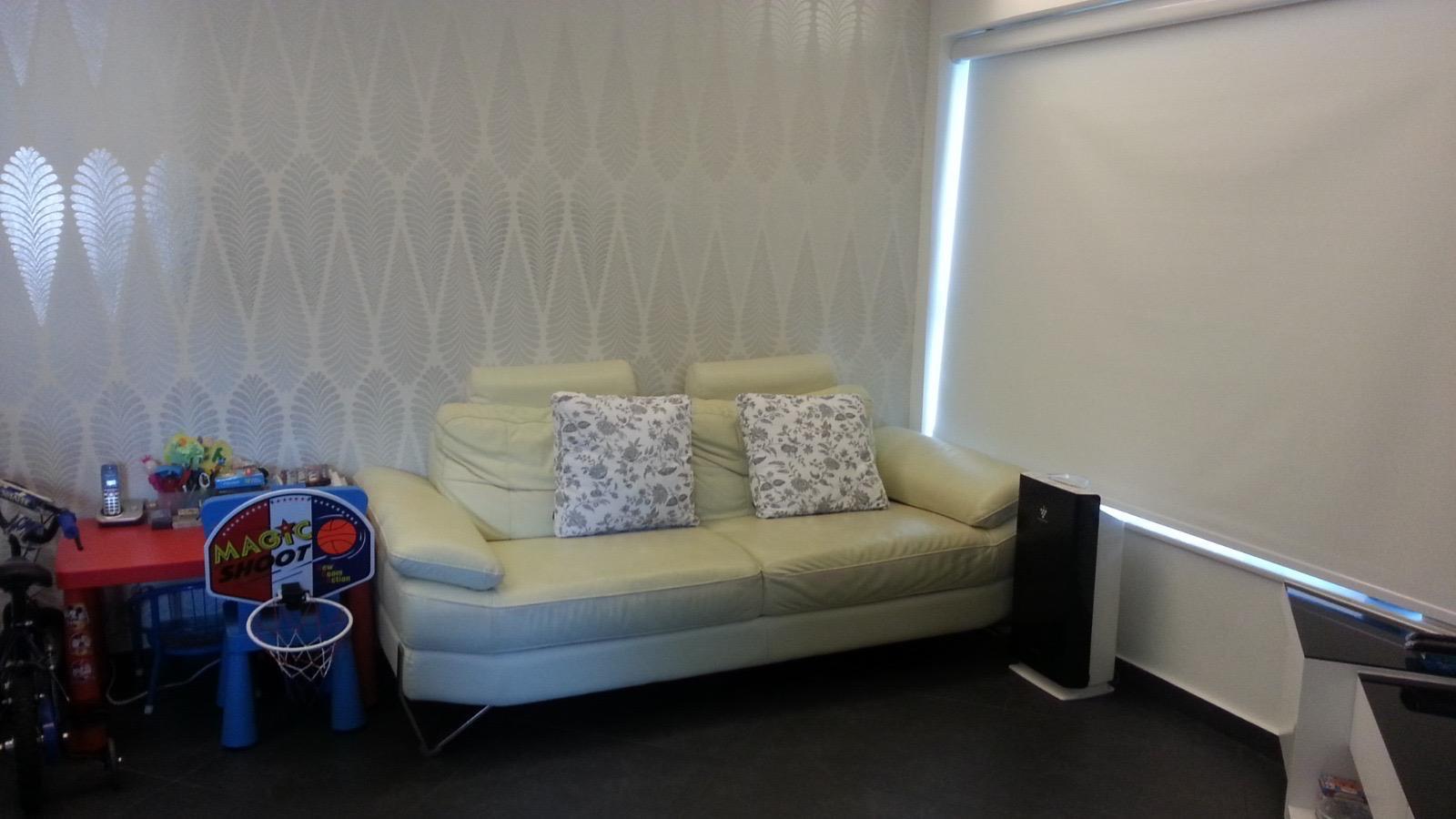 客廳牆紙及地板保養簇新。(代理提供)