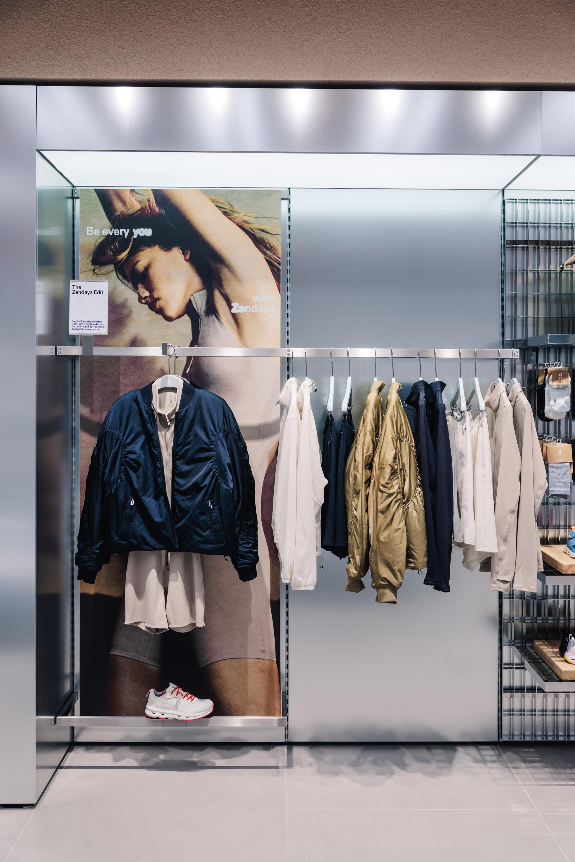 與Zendaya共創的Cloudzone Moon亦於新店登場