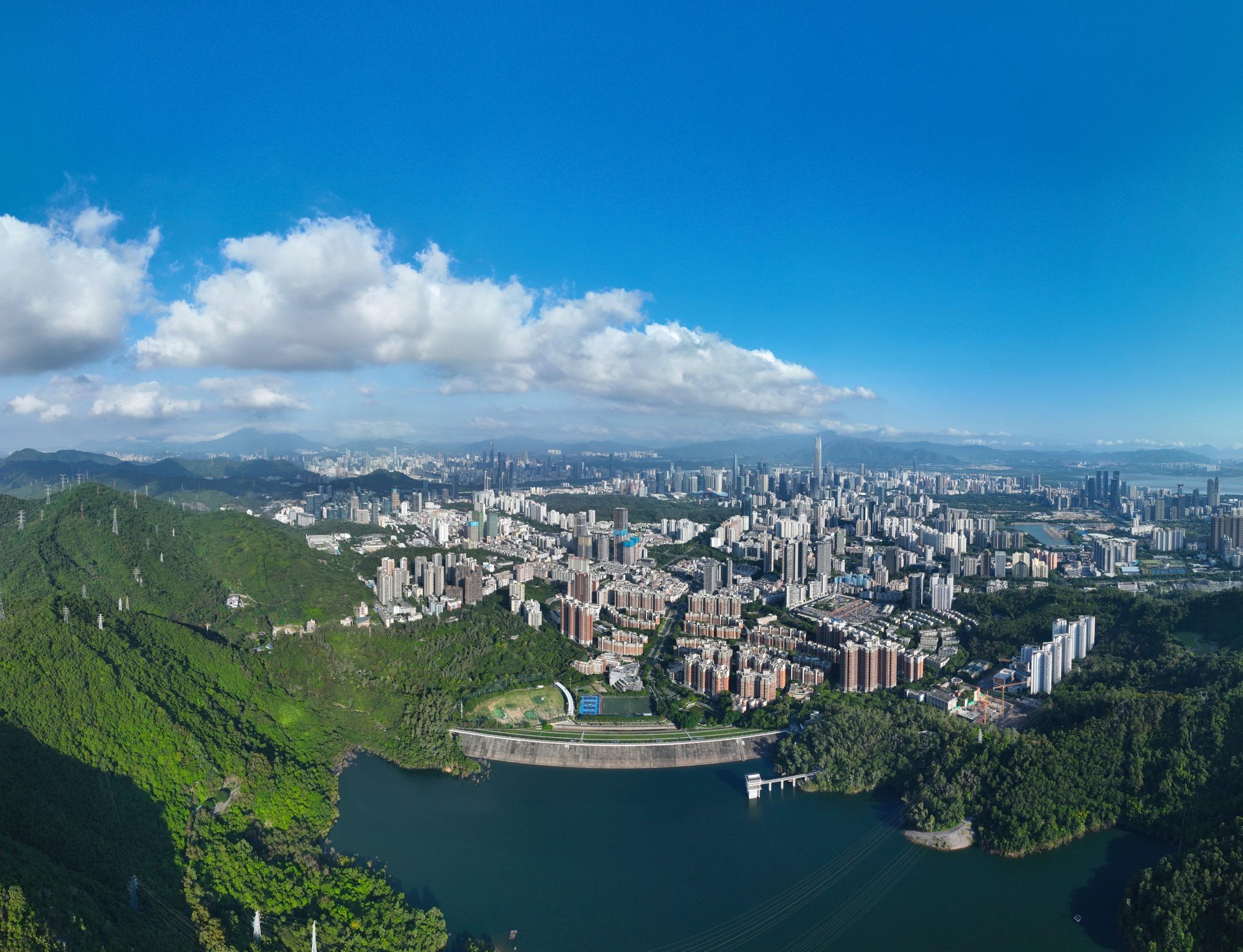 梅林山公園可以眺望梅林水庫的壯觀景象。(圖片來源:Shutterstock)