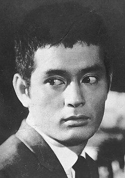 年輕時的仲代達矢,相貌英秀。