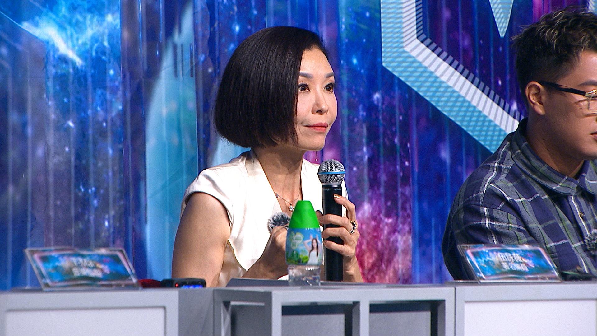 伍詠薇指B3組的演出性感挑逗。