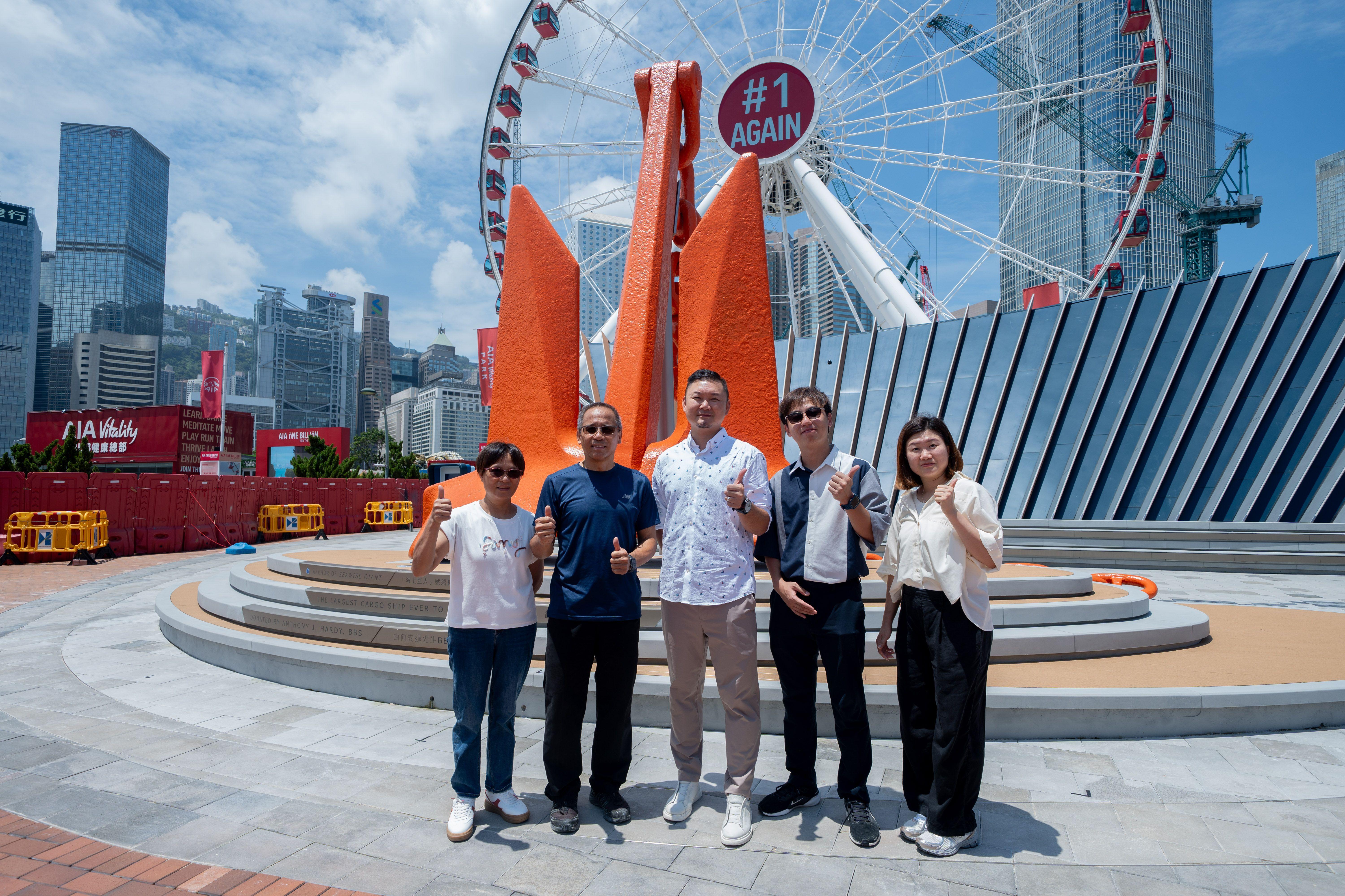 盈信建築負責整個船錨移送工程策劃、運輸與安裝,憑藉精密的技術及工程管理,讓這 件重型歷史瑰寶得以穩妥落座於中環核心地段