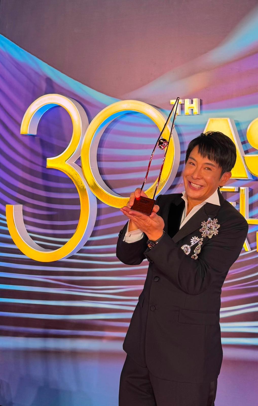思浩繼去年佘詩曼封后之後,今年他獲得該電視大獎的殊榮。